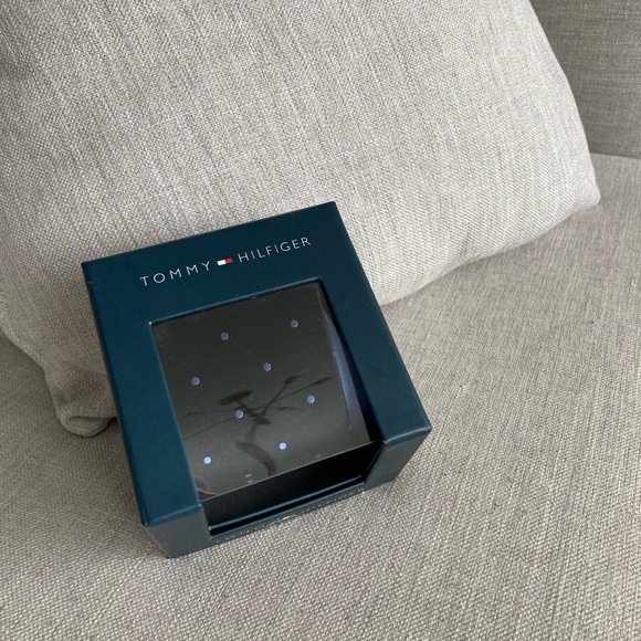 👔NWOT Tommy Hilfiger 100% Silk Polka Dot Tie 👔 - Picture 5 of 7